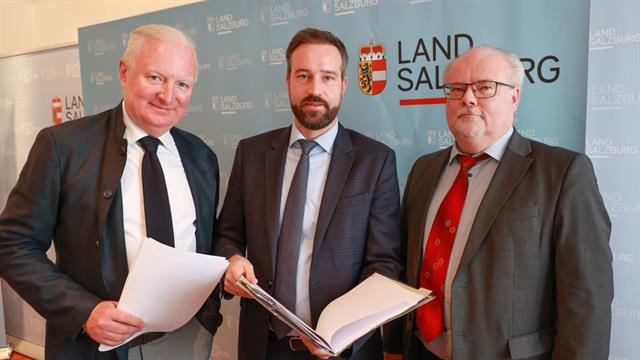 LH-Stv. Stefan Schnöll mit Vize-Bgm. Florian Kreibich und Referatsleiter Elmar Stadler bei der Pressekonferenz.